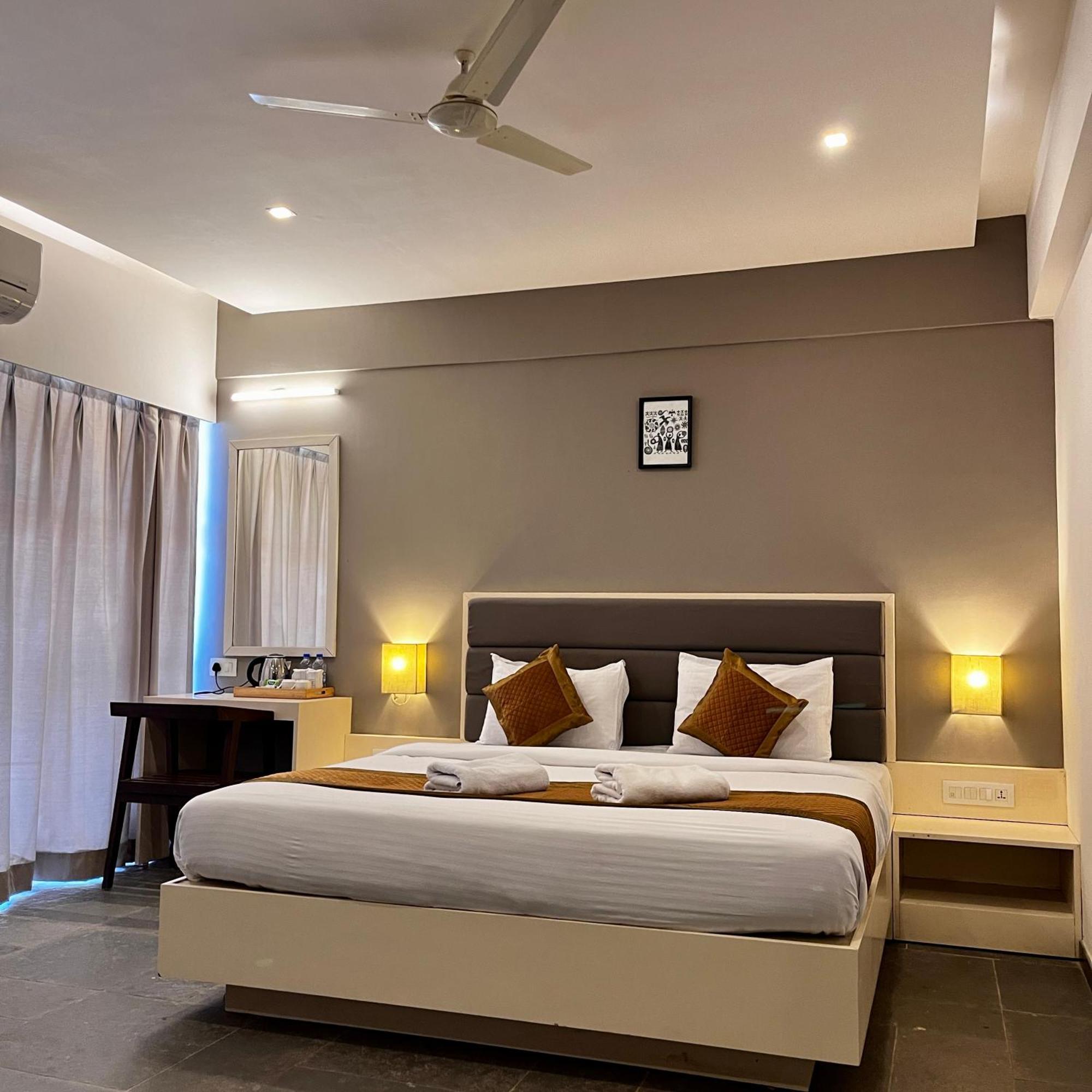 Hotel Dwarawata Dharwad Exterior foto