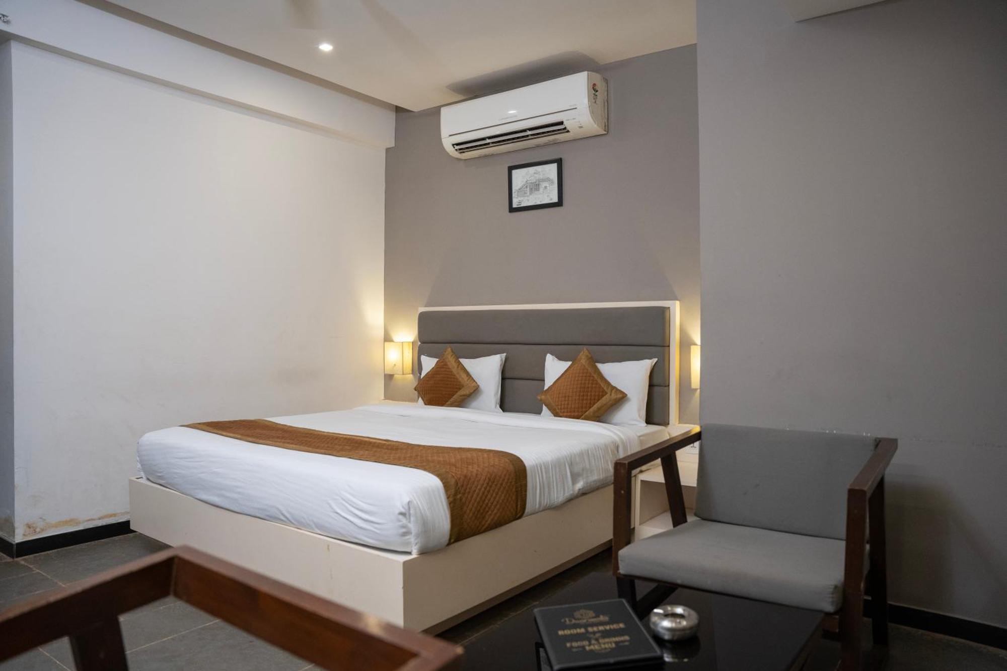 Hotel Dwarawata Dharwad Exterior foto